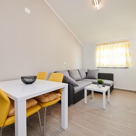 Villa Dvori Basanija Luaran gambar