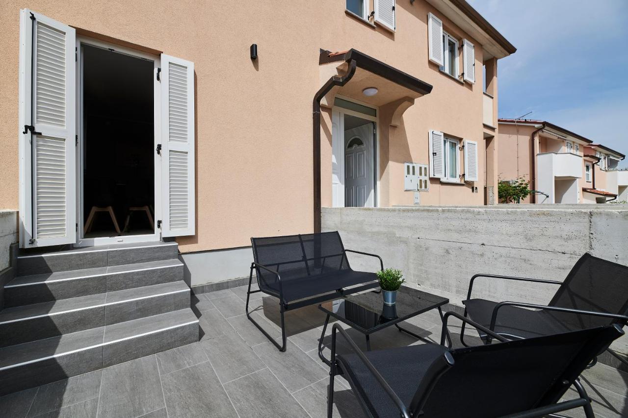 Villa Dvori Basanija Luaran gambar