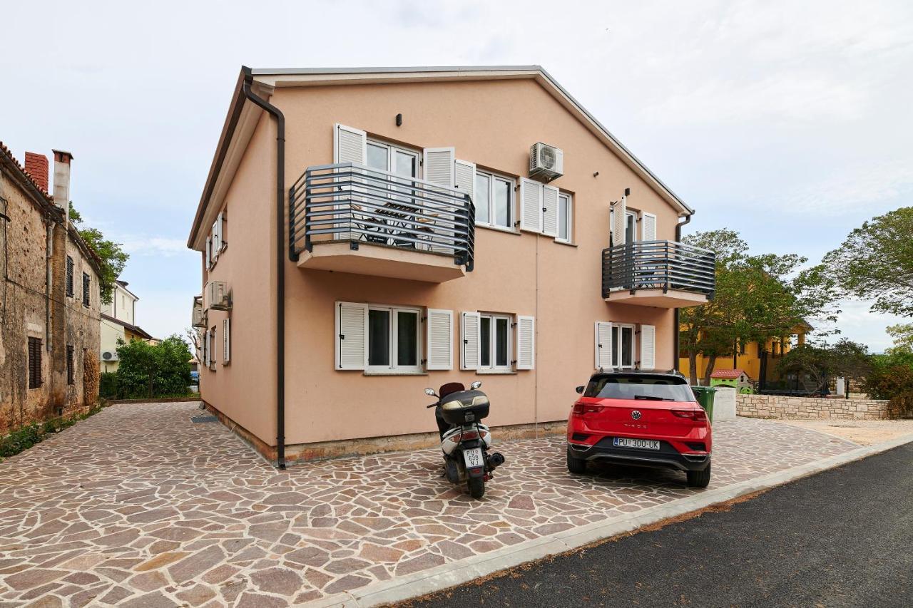 Villa Dvori Basanija Luaran gambar